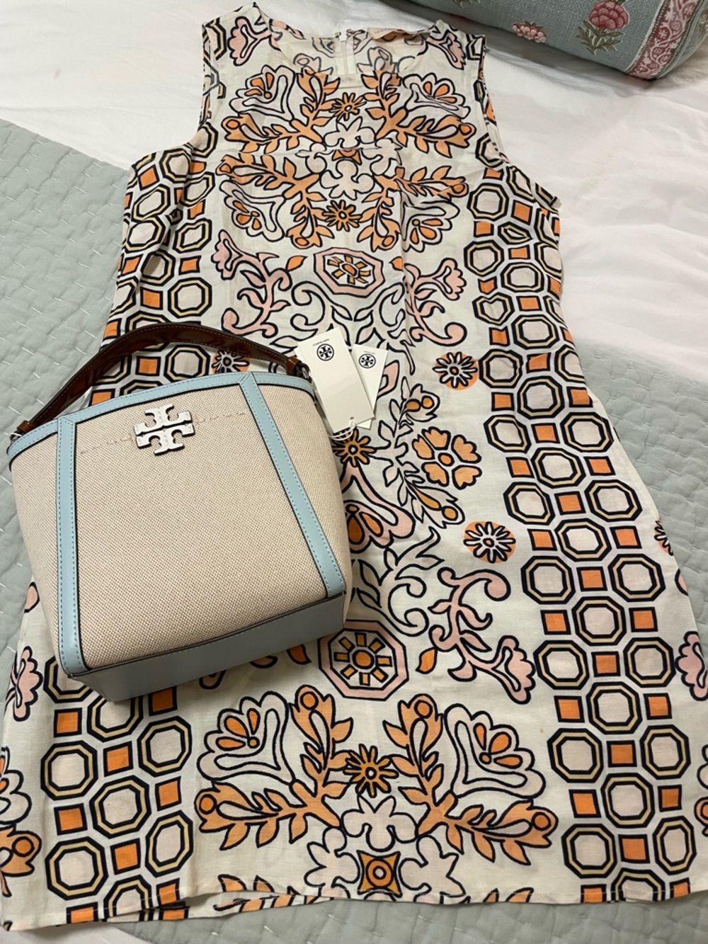 NWT Tory Burch McGraw limited edition Bucket Bag (natural/sea bubble)